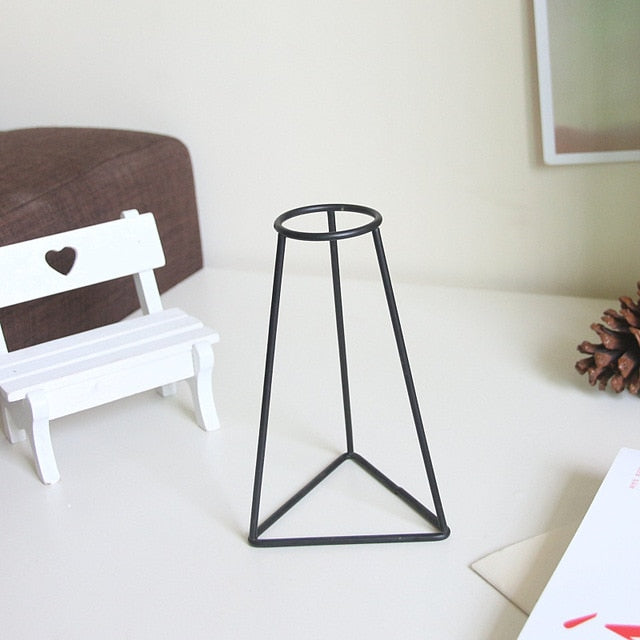 Nordic Style Iron 2D Flower Vase
